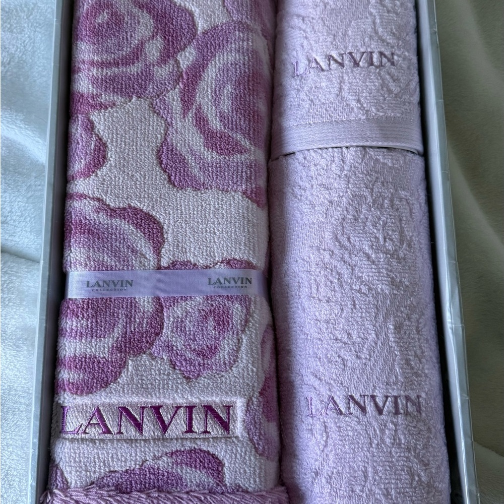 (NEW) Lanvin Pink Towel Set